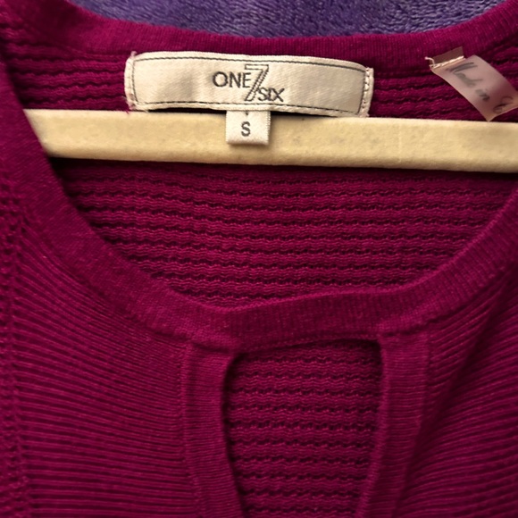 One7Six maroon three-quarter length sleeves size small top - Picture 2 of 3